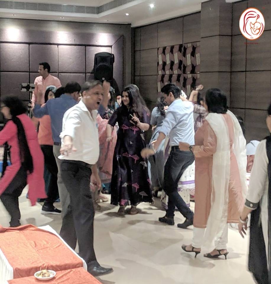 This Flash Mob In Sarees Is Definitely The Most Awesome Thing You Will See  On The Internet Today!